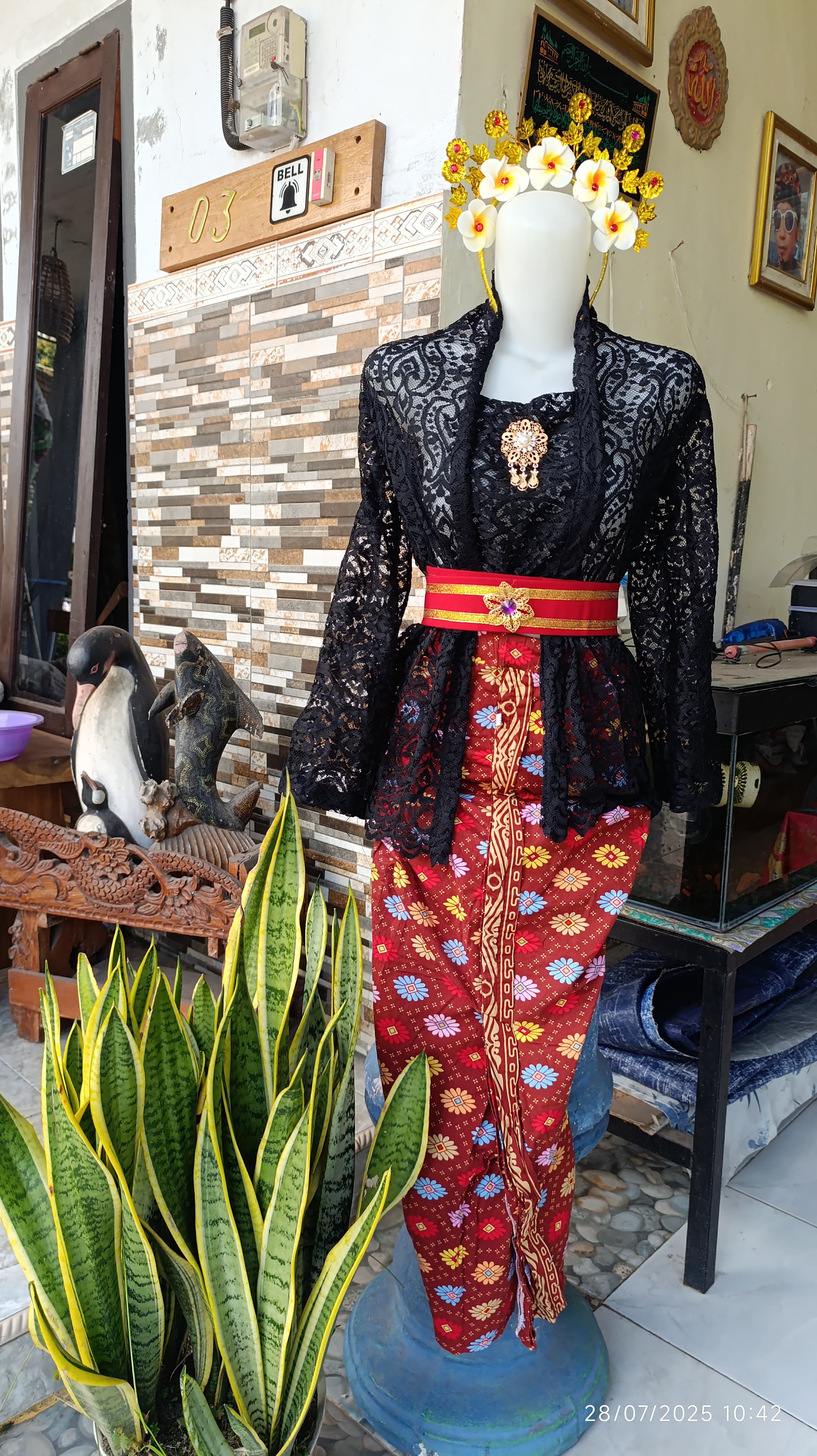 kebaya hitam