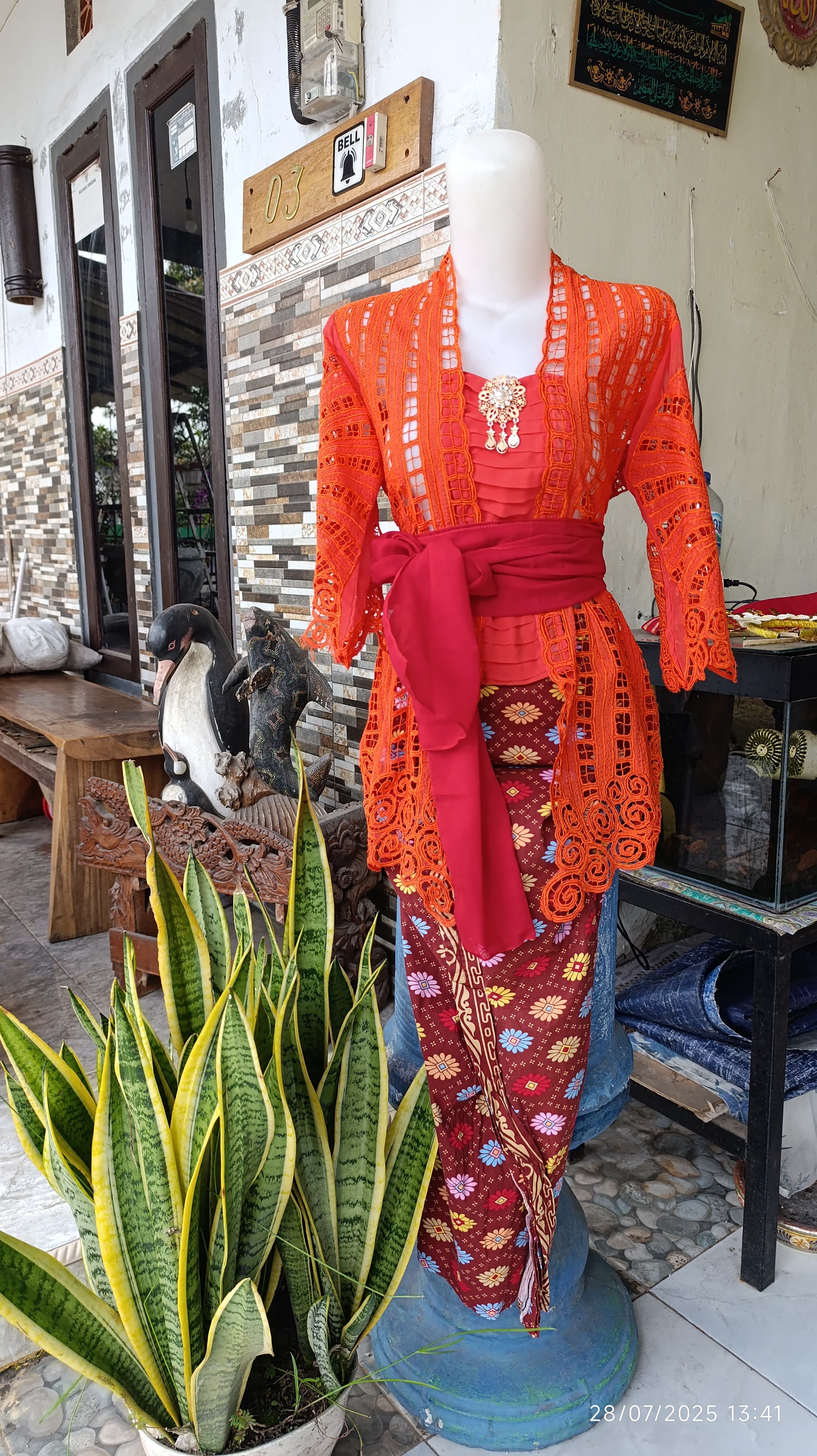 Kebaya orange